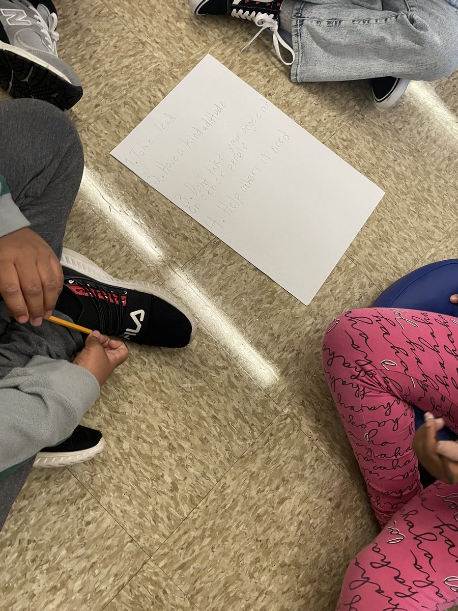 Wood5K's tweet photo. Learning how to embrace ourselves to live and grow beyond potential @WoodlandD86 💙⭐️
#woodlandbrave #beyondpotential #fifthgrade #bestpartofme #PositiveEnergy https://t.co/1f7iipHf5H
