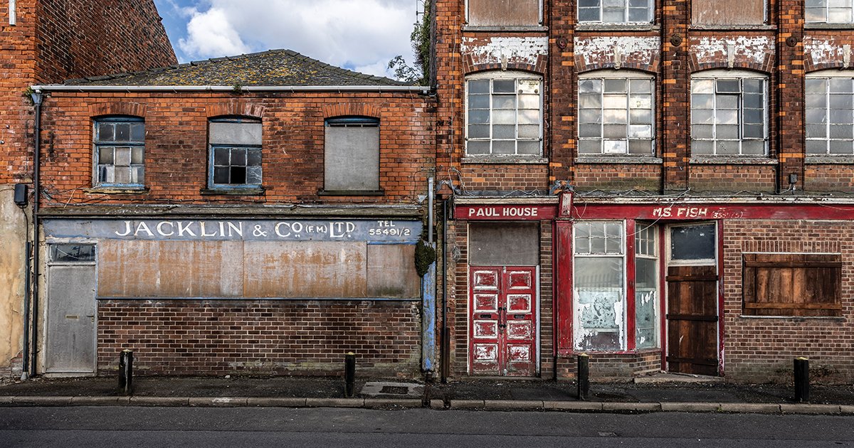 Haven't posted anything for a while......

Here is some wonderful delapidation in Fish Dock Road, Grimsby
