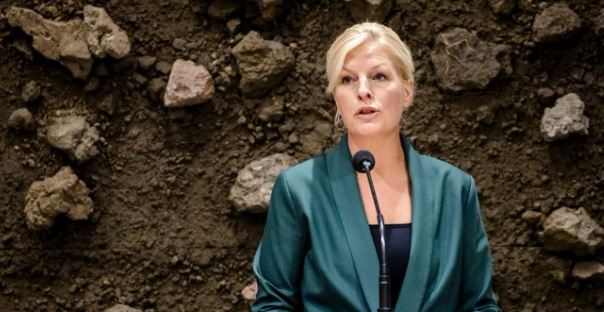 fuckroeper's tweet photo. Goed nieuws!

Attje Kuiken left da house. Timmermans belet verdere carrière mogelijkheden, net als Ellemeet. We zijn niet gek.

Veel plezier met je wachtgeld.

See you bij de parlementaire enquête Corona! We gaan jouw inzet niet vergeten. https://t.co/0iotQPWcID