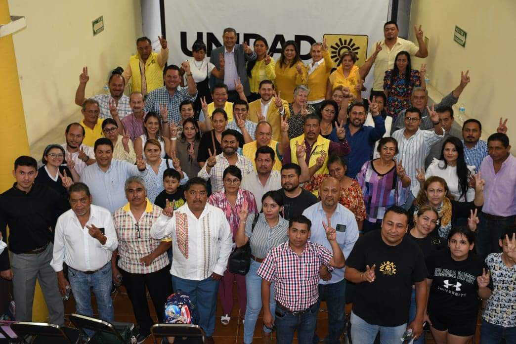 Matias_QM's tweet photo. Hoy junto a mis compañeros de la Dirigencia Estatal Ejecutiva del PRD Morelos 🟡, los Comités Municipales y en compañía de @AdrianaDiazPRD, Secretaría General del @PRDMexico. 

#MatíasQuirozMedina #AmigosDeQuiroz #Morelos #PRDMorelos 1/2 https://t.co/WCQufdAb7Y