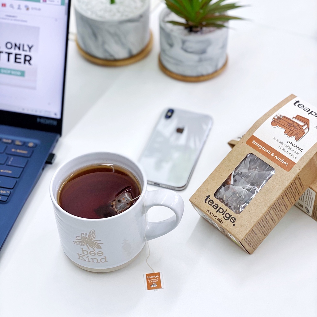 teapigsHK's tweet image. Start your day off on the right note with a South African national treasure – rooibos tea. What will you discover when you treat yourself to this natually caffeine-free tea? 

#teapigs #teapigshk #rooibos #tealovers #teaaddict #africa #teatime #tealover