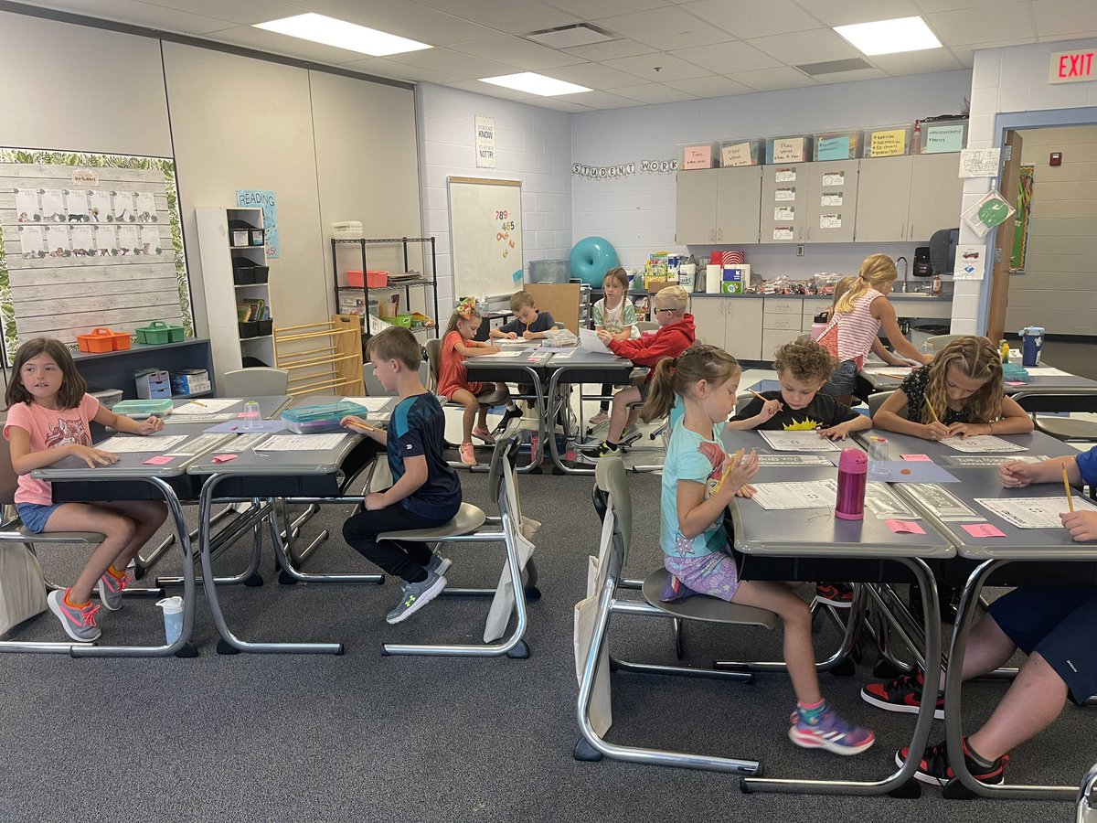 MissHanlon22's tweet photo. To finish our first week we did a team building activity to save Fred the worm! https://t.co/LuHGcIdjbr