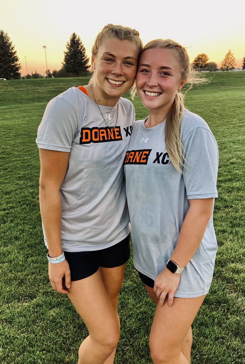 Scoop_DoaneTF's tweet photo. An #AugieTwilight sunset with @Danie_Parriott and @ReaganShoemaker https://t.co/RSGwkpjUvA
