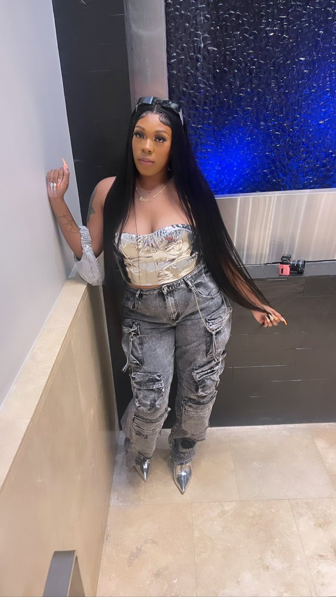 beautynpearlss's tweet image. i’m the hype nah y'all ain't gotta hype me #OGstatus 🤍🖤