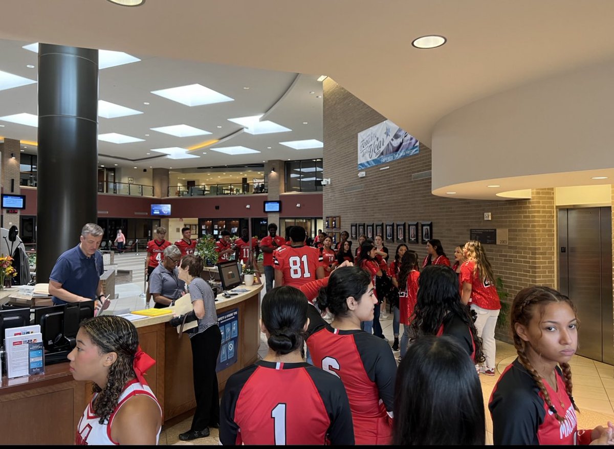 BNitcholas's tweet photo. We had a great time greeting our Administration team on Thursday!!  @IISDAthletics @IrvingISD @MacArthurTX @MacArthurCards https://t.co/aFvfwMfrgY