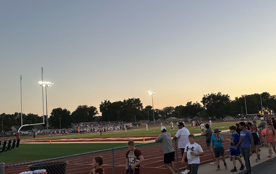 JeradHead's tweet photo. Friday Night Lights! #MammothBuilt🦅🐘 https://t.co/yaDsSb9QxI