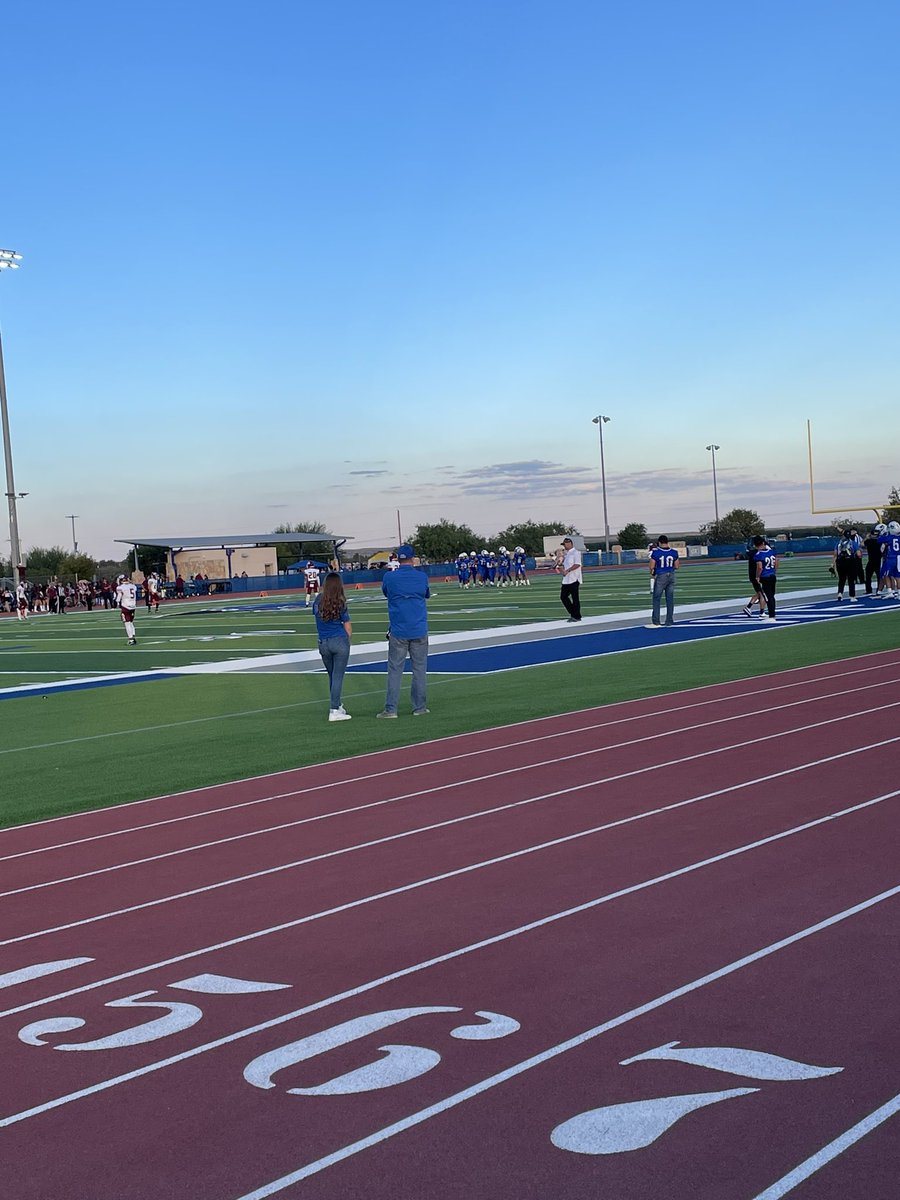 vanessaelareist's tweet photo. Lions vs Indians tonight!! Come out to the first home game of the season and support our #MightyLions ππ¦πͺπΌππ©΅π€βπΌπ€πΌπ€β€οΈπππ₯π₯π₯#lionpride #wintheday #fridaynightlights #wecalltheshots https://t.co/AGvba7WKBw