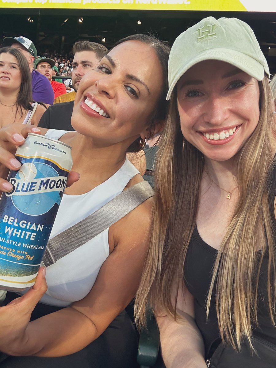 Did you know @BlueMoonBrewCo was born in a ballpark? 

I’m are at @CoorsField celebrating life and baseball! ⚾️ 🤗