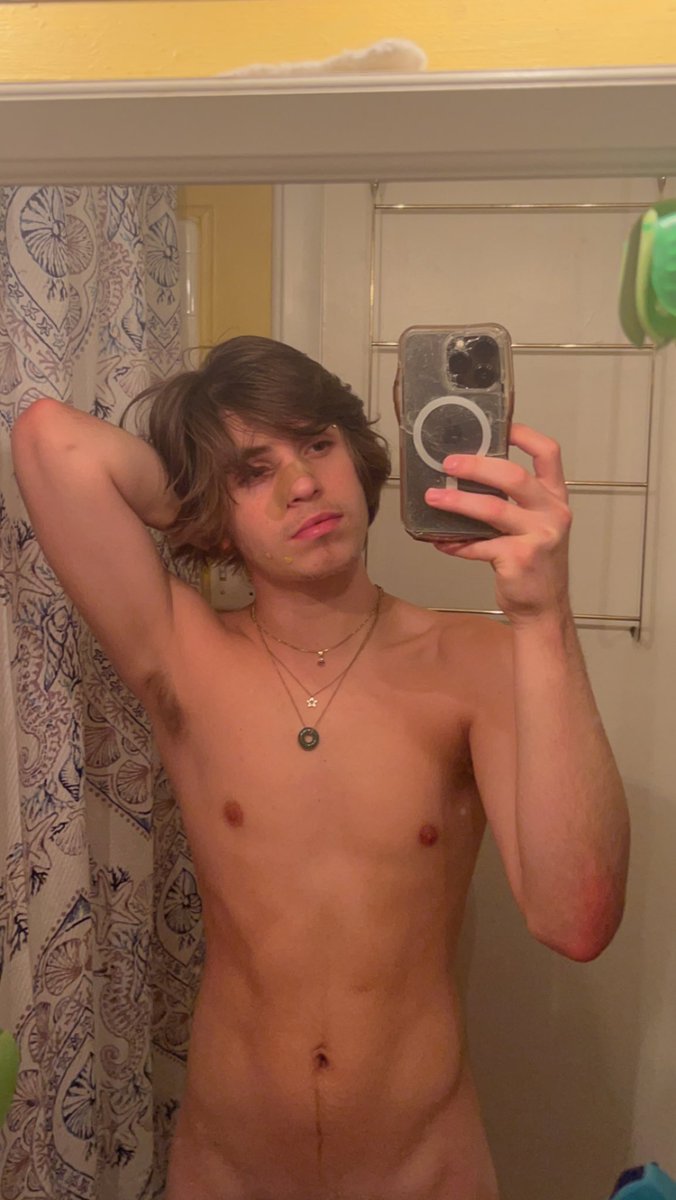 Beast3Balls's tweet photo. Bathroom boy fr https://t.co/0vMEJTSKrc