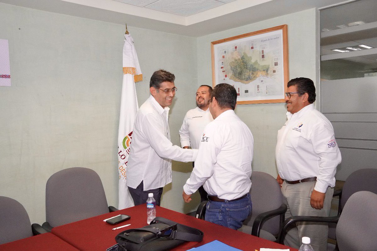 RaulRuizRobles's tweet photo. Esta mañana conocí a @UnelioOaxaca, Unión Eléctrica y de Instalaciones de #Oaxaca que presta servicios en diferentes giros del ámbito eléctrico a empresas y particulares. https://t.co/JXKEXuGn4Q