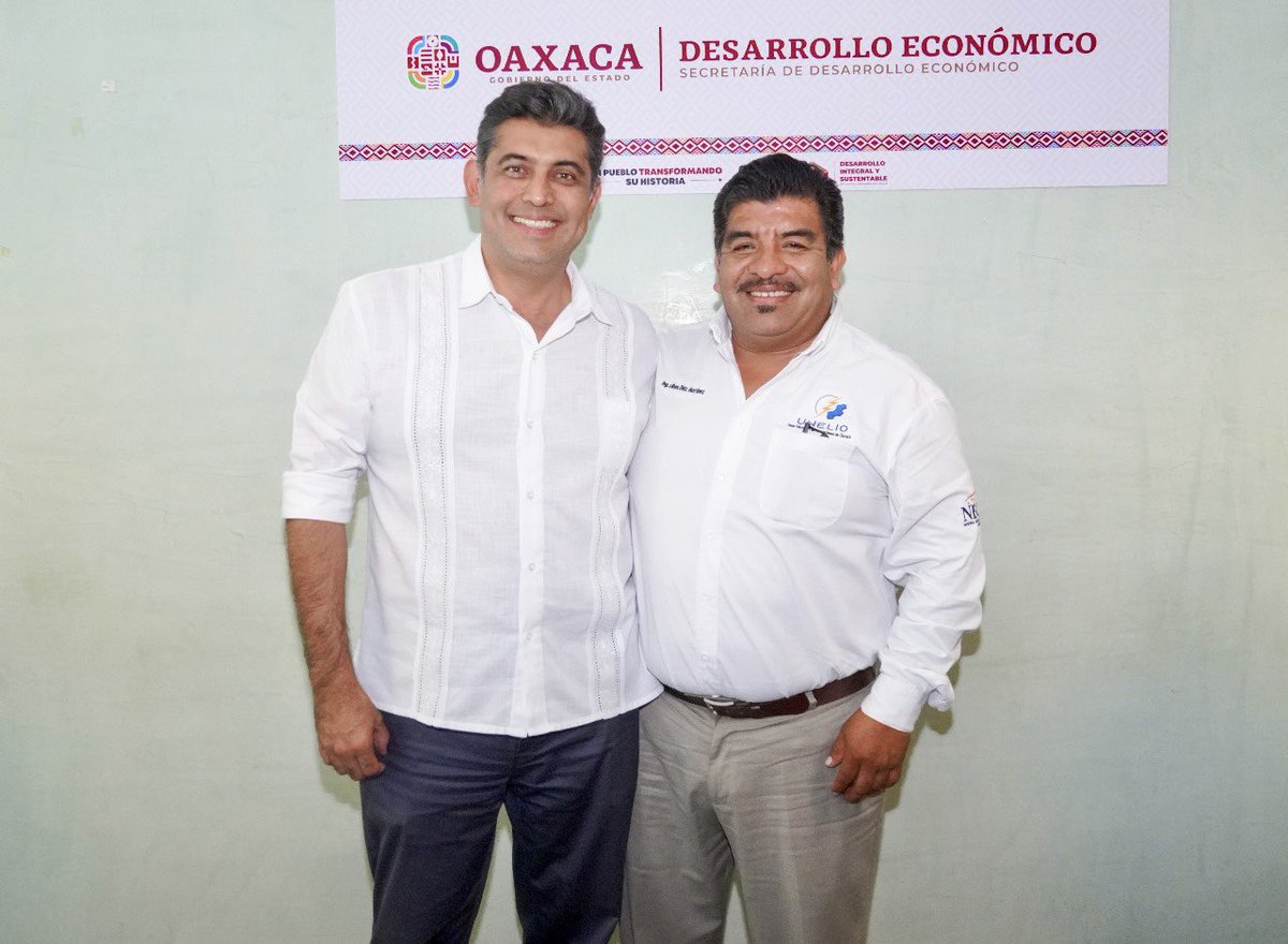 RaulRuizRobles's tweet photo. Me dio mucho gusto escuchar en voz de su mesa directiva que comparten con la @DesEconomicoOax el objetivo de fomentar el mercado interno ofreciendo servicios de calidad a empresas oaxaqueñas y a aquellas que inviertan en el estado sin importar su tamaño. https://t.co/BdccHsgxdf