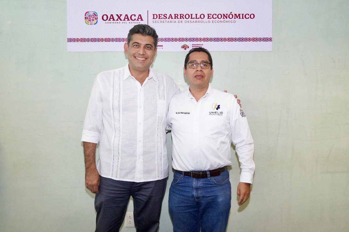 RaulRuizRobles's tweet photo. Me dio mucho gusto escuchar en voz de su mesa directiva que comparten con la @DesEconomicoOax el objetivo de fomentar el mercado interno ofreciendo servicios de calidad a empresas oaxaqueñas y a aquellas que inviertan en el estado sin importar su tamaño. https://t.co/BdccHsgxdf