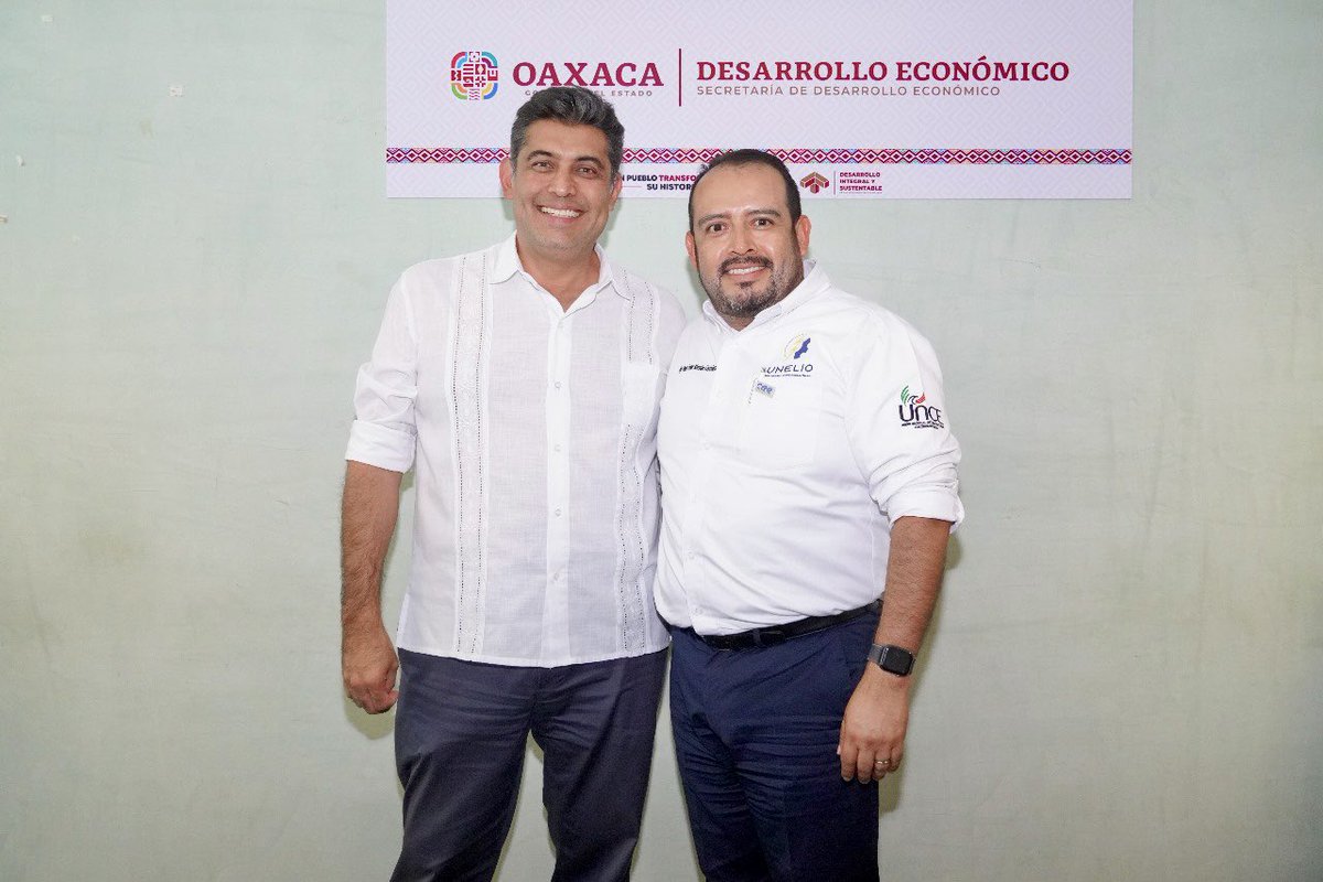 RaulRuizRobles's tweet photo. Me dio mucho gusto escuchar en voz de su mesa directiva que comparten con la @DesEconomicoOax el objetivo de fomentar el mercado interno ofreciendo servicios de calidad a empresas oaxaqueñas y a aquellas que inviertan en el estado sin importar su tamaño. https://t.co/BdccHsgxdf