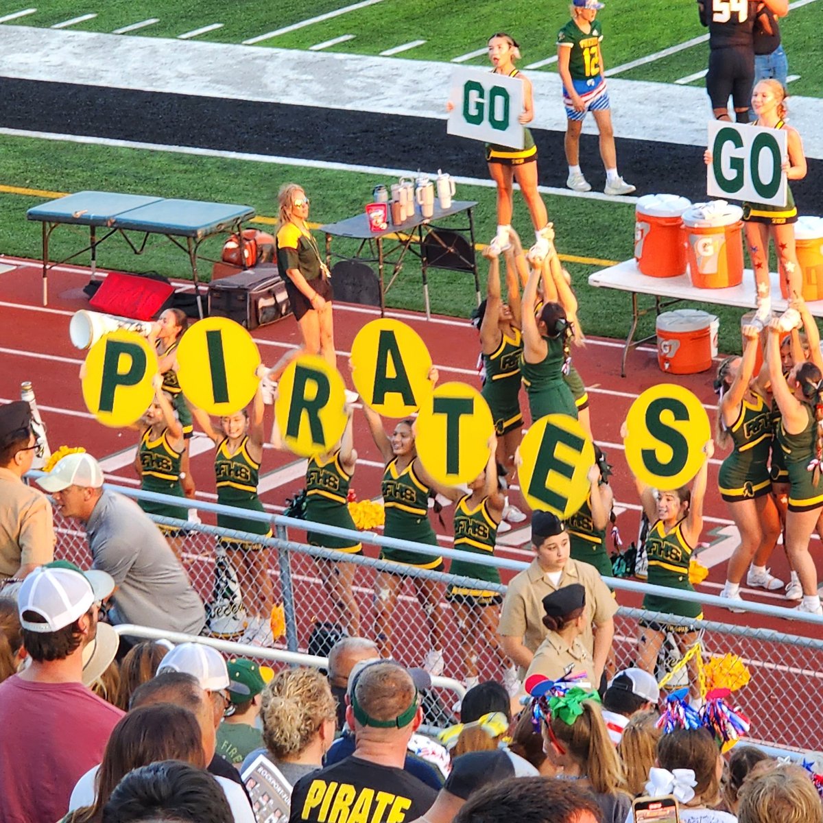 jameycosper's tweet photo. Friday night lights -USA themed. @R_FHSPirates https://t.co/IM8rcSTujW