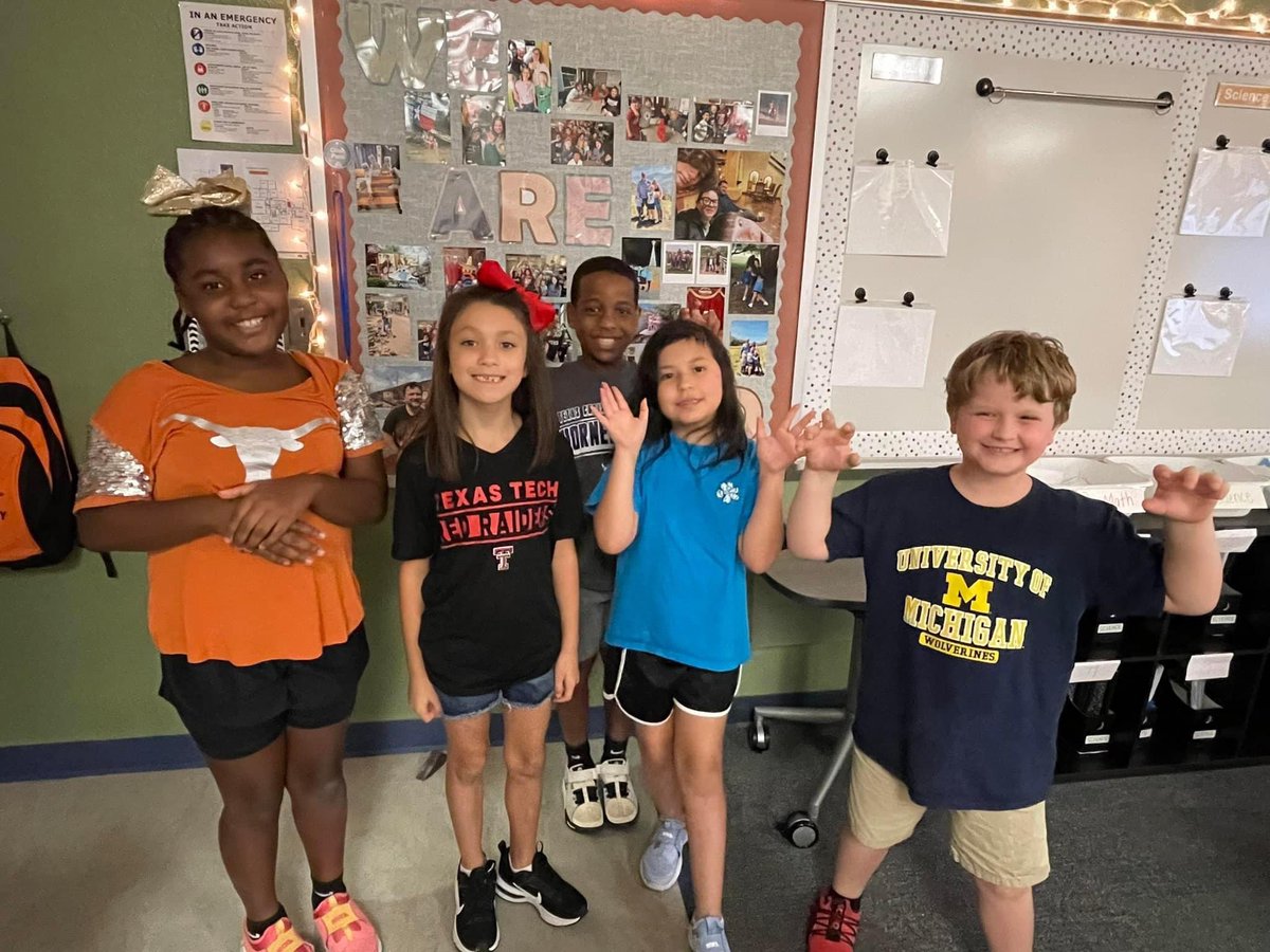 GESStars's tweet image. Celebrating College Colors Day! #GESshineon #WeareGCISD