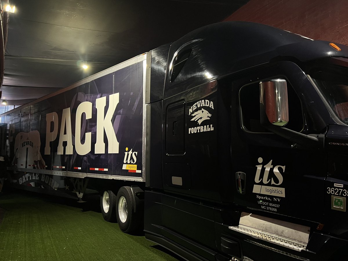 .<a href="/NevadaFootball/">Nevada Football</a> equipment got to the Memorial Coliseum thanks to <a href="/ITSLogistics_/">ITSLogistics</a> 🐺

#BattleBorn