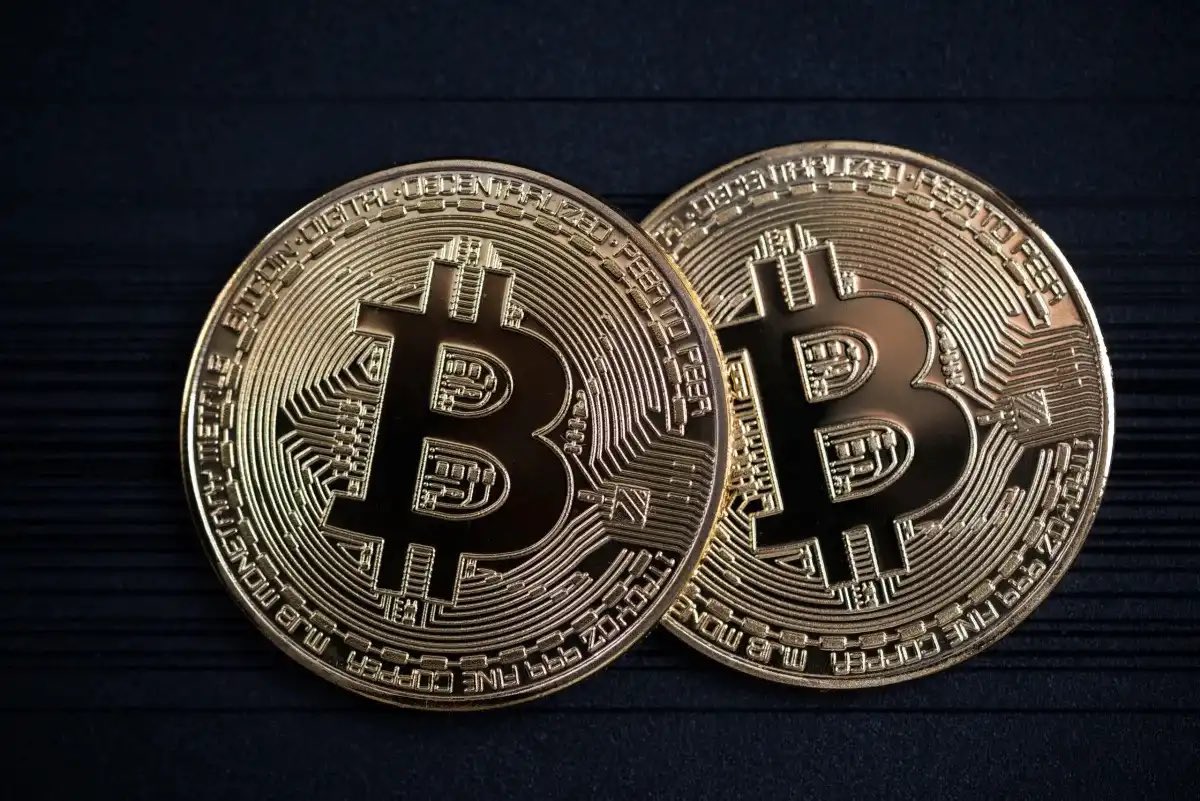 isuke555's tweet photo. ビットコインは26,000米ドルに戻り、エーテルは「デスクロス」に近づきますが、投資家は8月の米国の雇用報告書を待っています https://t.co/6rl5AXxoGB https://t.co/LHG45oQPMv