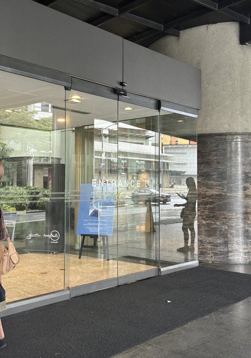 Glorietta will open in 30mins!

MAYs, for those without an event pass, you may proceed to watch the #KoreanTravelFiesta2023 at the upper floors of <a href="/iloveglorietta/">Glorietta</a> 

Please make sure to not push each other entering the mall.  have a safe and peaceful time with <a href="/Park_Jihoon_twt/">박지훈(PARK JIHOON)</a> 💕