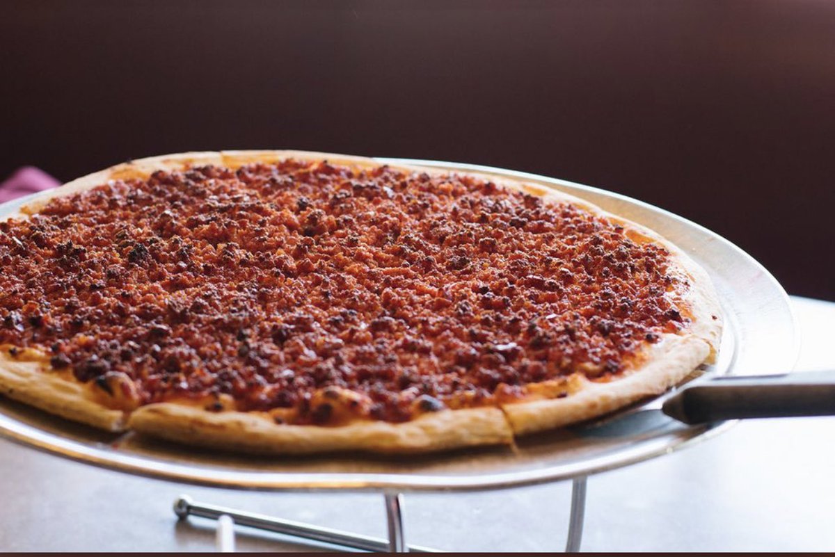 GizmoBreaker's tweet photo. @EposVox This just reminded me of my favorite pizza.  As much as I like different toppings on my pizza (mainly meats) I’m a sucker for a good pepperoni pizza.  If you ever come to LA Area, go to Long Beach 2nd Street, Domenico’s Restaurant…they have a ground pepperoni pizza: https://t.co/HZBArUmwp0