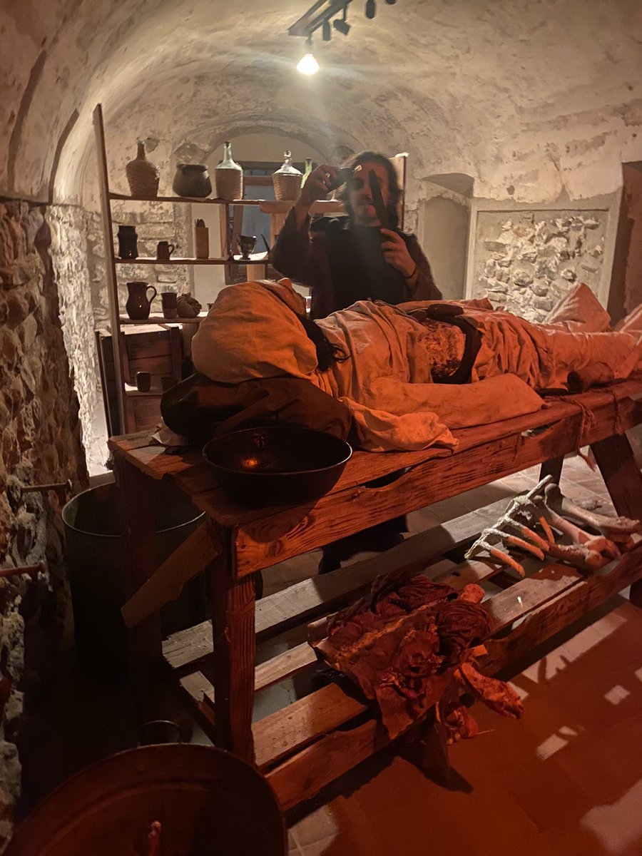 lluisguino's tweet photo. No tingueu por…..apropeu-vos als #atrapats a Can Llaudes #BesalúMedieval2023 https://t.co/NXIW784MmR