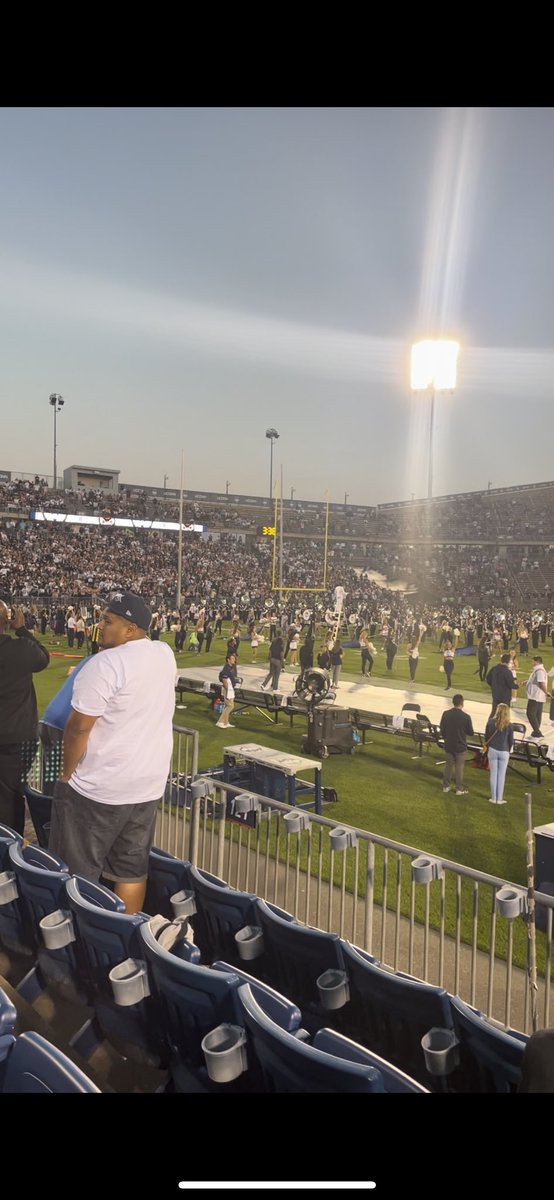 Thank you @UConnFootball for having me yesterday! It was a great atmosphere and great game @Coach_Charlton @CoachMartinESA @coachbeats @WillistonFB