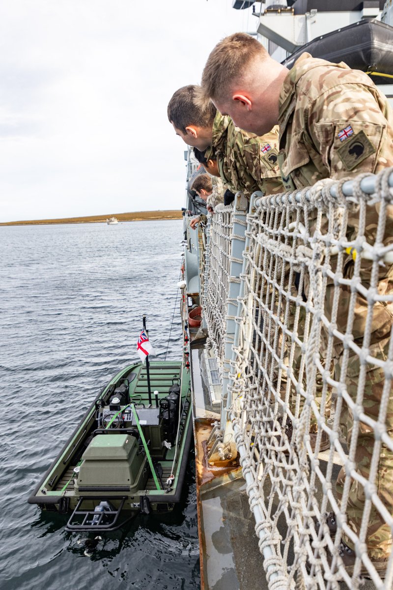 HMS Medway have welcomed aboard members of the BFSAI Roulement Infantry Company.  They will work together to visit West Falkland and surrounding islands. #HMSMedway  #TheRifles #WestFalkland #RoyalNavy #BritishArmy