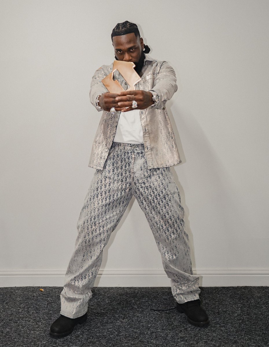 burnaboy's tweet photo. I told them I'm the highest!! Number 1 💫

#ITOLDTHEMNUMBER1 #ITOLDTHEM !! 

https://t.co/N5yHveEJtc https://t.co/Z236jhRnh9