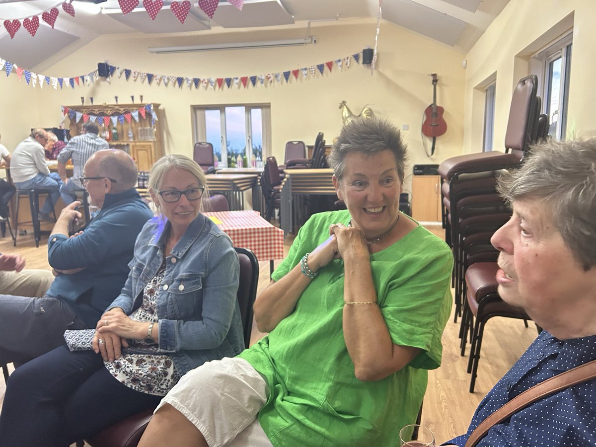 Fradswell's tweet photo. Great September Bar night in #Fradswell! Freshly cooked #burgers, fabulous cocktails and #FridayFeeling all round!
#community #Village #villagehalls #FridayFizz https://t.co/dd0g2dQiXB