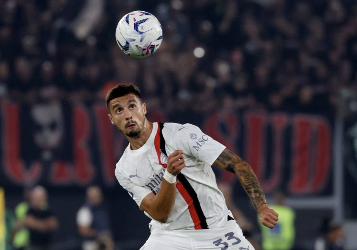 Futball_Karim's tweet photo. Rade Krunić first 3 games as a deep #6 for Milan:

v Bologna: Most passes completed among any midfielder &amp; 95% Pass acc

v Torino: Most passes completed among any midfielder &amp; 91% Pass acc

v Roma: Most passes completed among any midfielder &amp; 96% Pass acc 

Controlla. https://t.co/r4DWZ0ietB