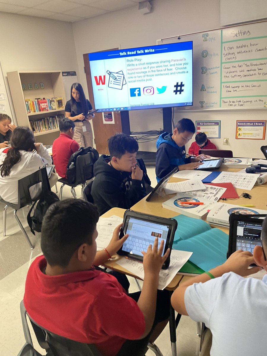 Poetamaestra's tweet image. Enjoyed @MsMartinez_20 creativity with using padlet while students interacted with high quality instructional texts during last week’s TRTW! Such a great springboard for SCRs and ECRs. ✍️📝 @Austin_Broncos @iisdbil_esl @mrsshive @DeniseDepr #curriculum #HQIM #scaffolds