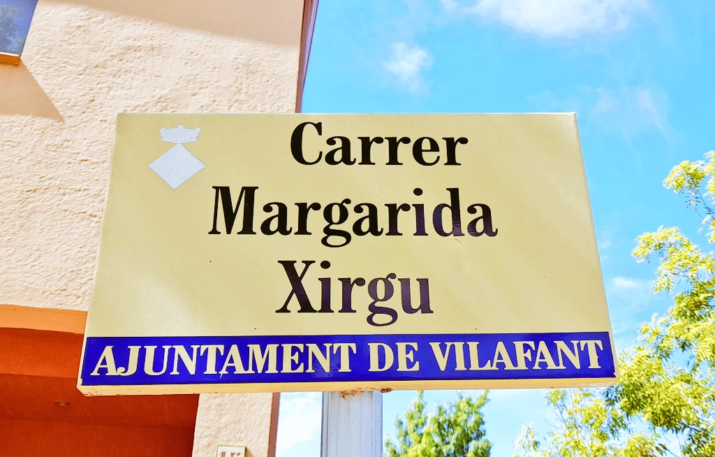 Soc vingut a dir-vos que a Vilafant hi ha una urbanització on els carrers tenen noms de donasses de la nostra cultura. 👇 1/2