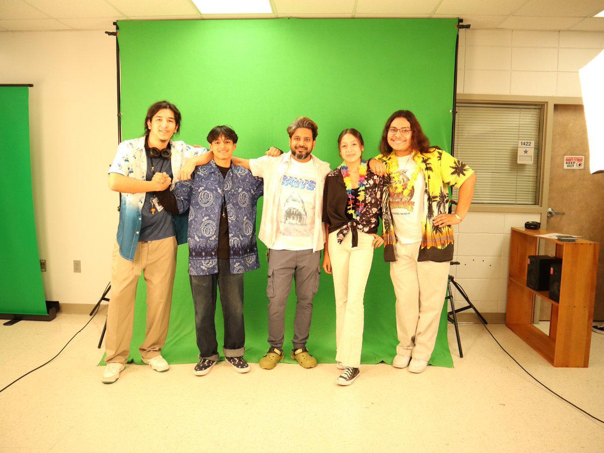 Sprit day <a href="/SamRayburn_HS/">Sam Rayburn High School</a> #oneteamonegoal <a href="/CanalesC_CTE/">Charles Canales</a>