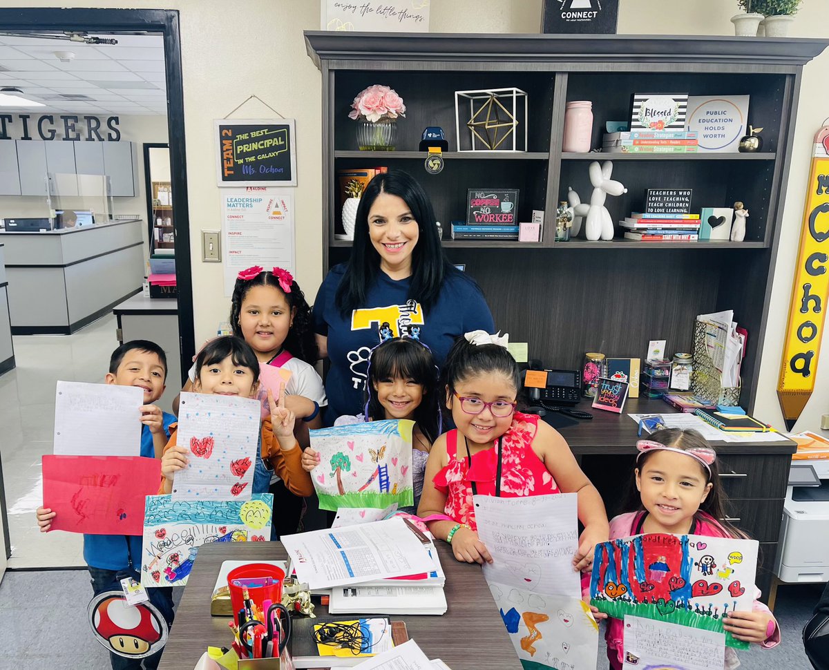 Principal Ochoa received persuasive letters today from Mr. Rendon’s 1st grade 2-way dual class requesting longer outdoor recess time. 🛝 They all agreed to wait for double digits temperature🤞🏼🌞 #MyAldine 🐯