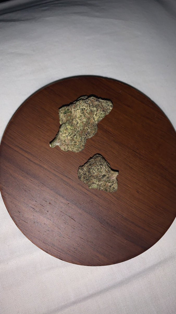 Weekly smoke #14 ~ Pink Dankarooz 🔮

Back with a bang 😏

This one tastes like it was made in a Michelin star restaurant 🤤