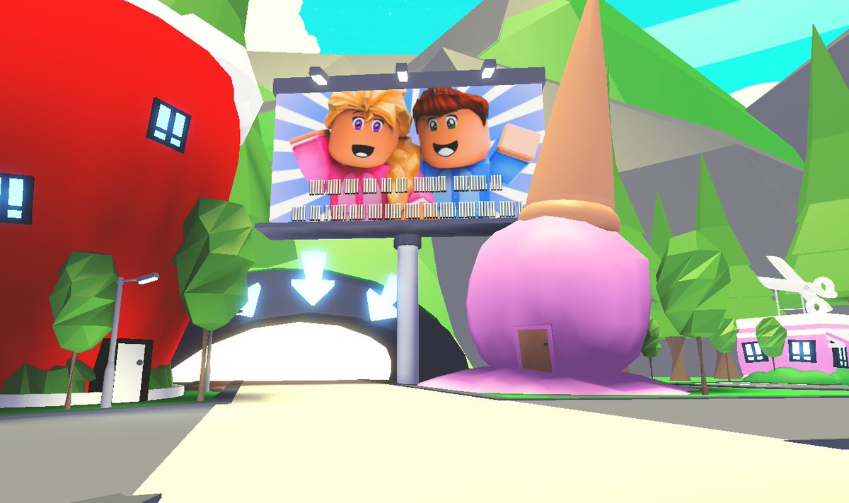 Frosty_Building's tweet photo. has anyone else been experiencing this decal text glitch in #roblox ? How do I fix it #RobloxDown https://t.co/oDxRT0HELR