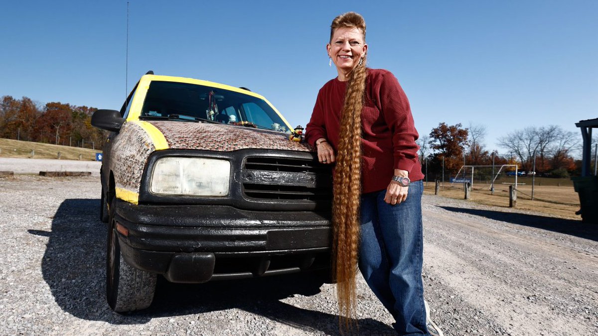 AustinKellerman's tweet photo. Tennessee woman sets record with world's longest mullet https://t.co/fW6gf71hNN https://t.co/3lXXFBLoZF