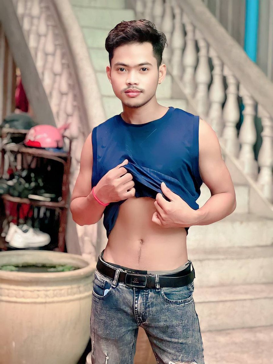 OunSing2's tweet photo. ទំនេរឆាតមកលេងផង https://t.co/eYwFkHeqZQ