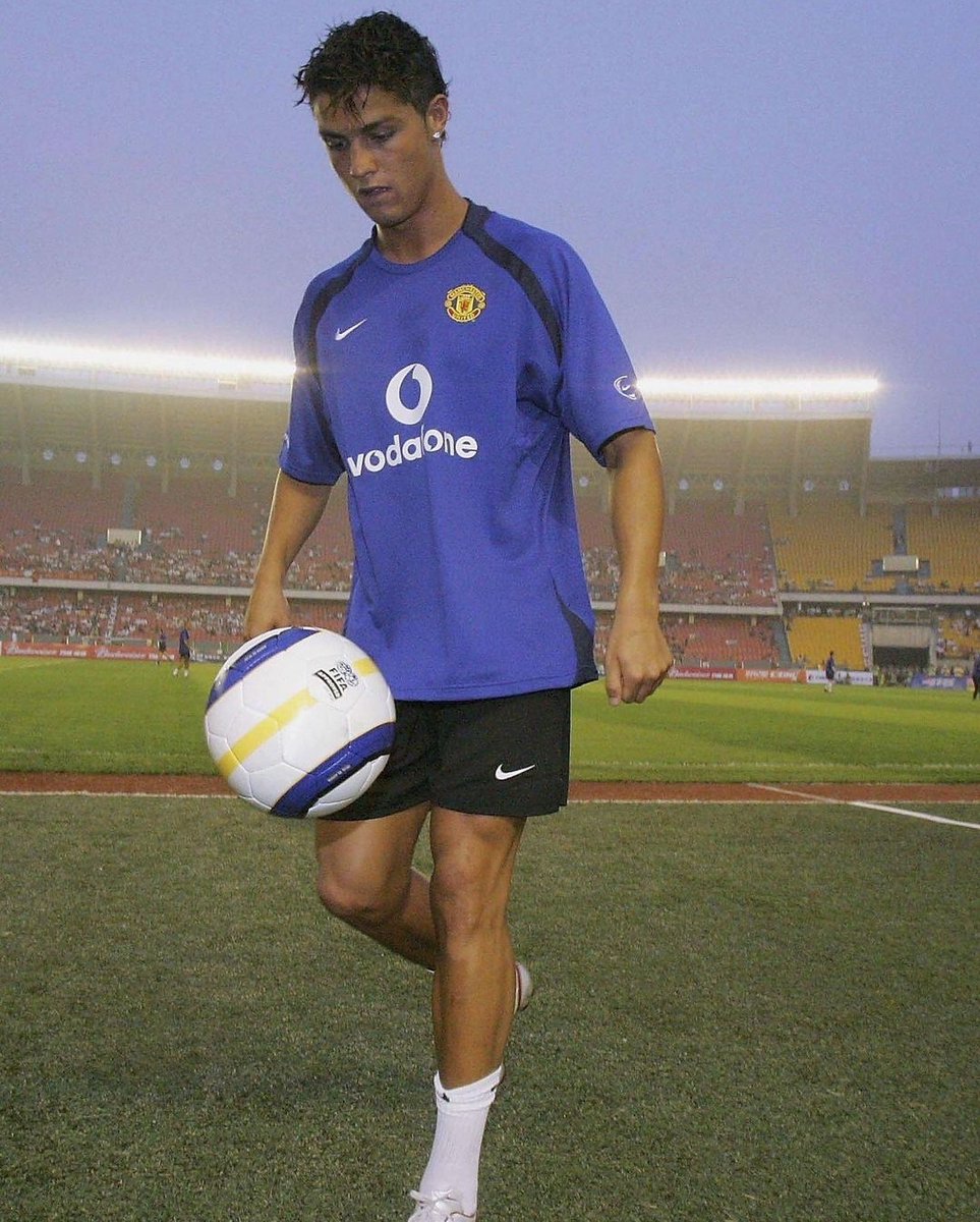 TimelineCR7's tweet image. Retro CR7.