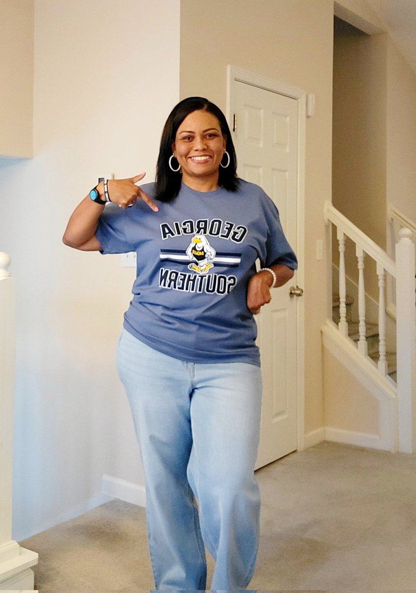 drabaker2014's tweet photo. It's National College Colors Day, so of course I had to rep my GEORGIA SOUTHERN UNIVERSITY Eagles! @GASouthernAlums #forevermyfavoriteteam #HailSouthern #GATA #GSAlumni https://t.co/ODhqQdwoPm
