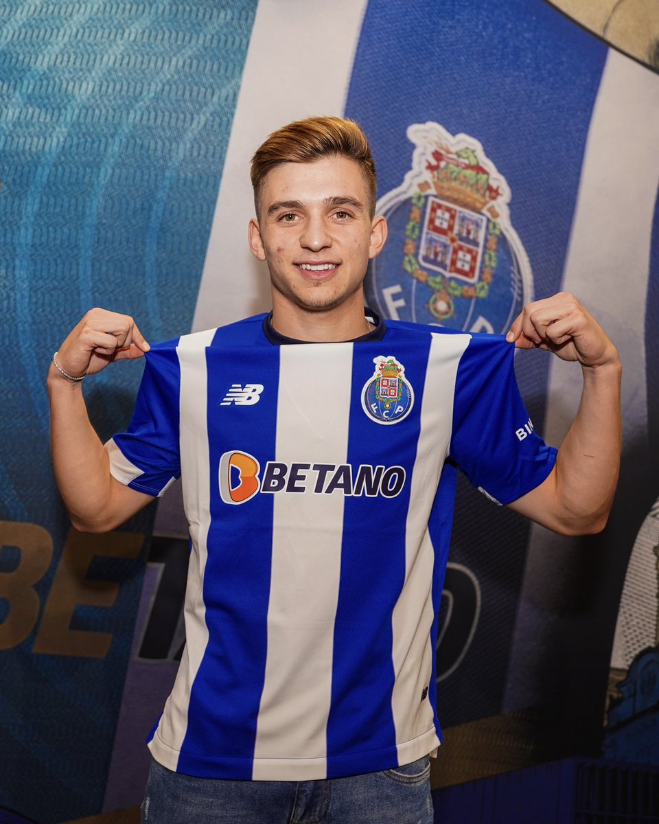 FCPorto's tweet photo. He is back @FConceicao7 💪💪

#ImortaisPorDireito https://t.co/KFABgFpDU7