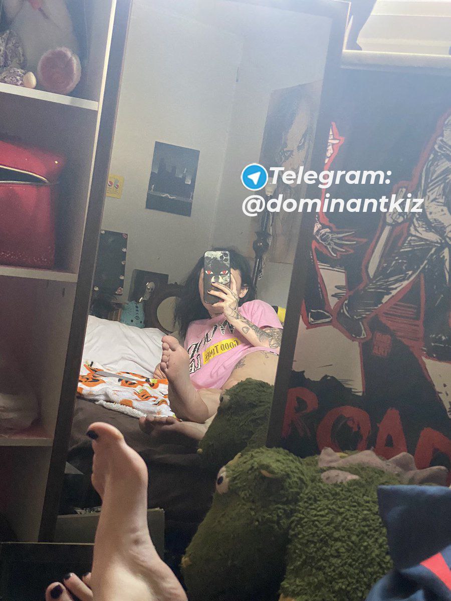 Ayakkabılarımı yalaa 

#footjob #handjob #bdsm #stpron #gay #esenyurt #beylikduzu #köle #seans #femdom #femboy #istanbul #ayak #ayakfetisi #anime #mistress #sahibe #sahibeturk #reel #dominant