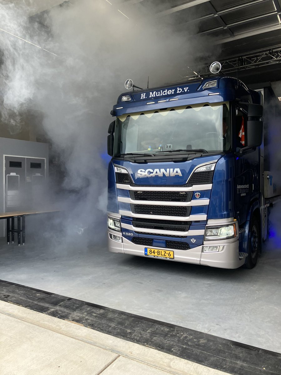 ServaasStoop's tweet photo. Vanmiddag Henri de Kock en zijn collega’s gefeliciteerd met de opening van het nieuwe bedrijfspand van https://t.co/29t6sU3t1k. Mooie aanwinst op bedrijvenpark #Hondsgemet #Geldermalsen #duurzaamheid #acculaadstation  #transformatorstation https://t.co/FibXVcU9zr
