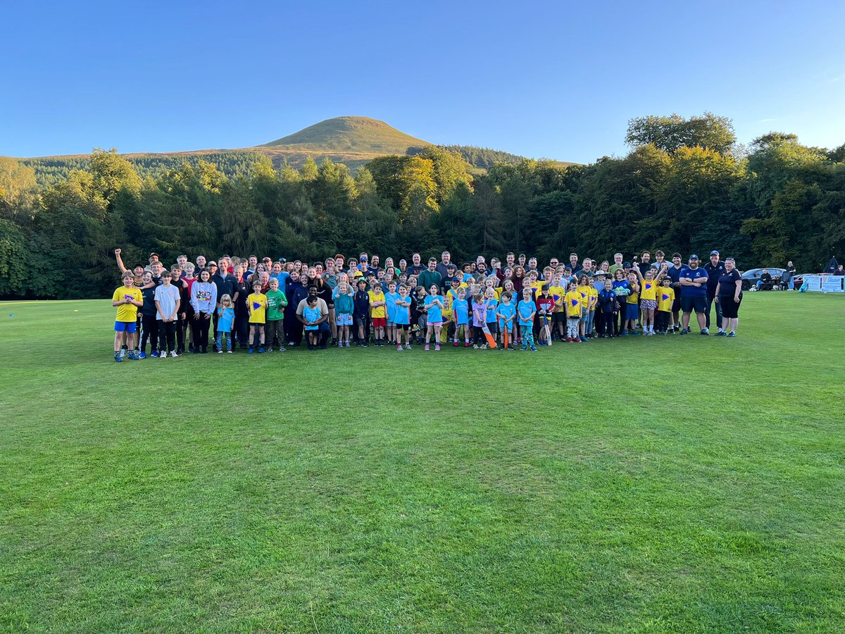 Final session tonight with our traditional Kids v Parents match. A great game it was too with the children coming out on top. A huge thanks to all our volunteers who have given up their Friday nights over the summer & to all the wonderful children who have been just brilliant.