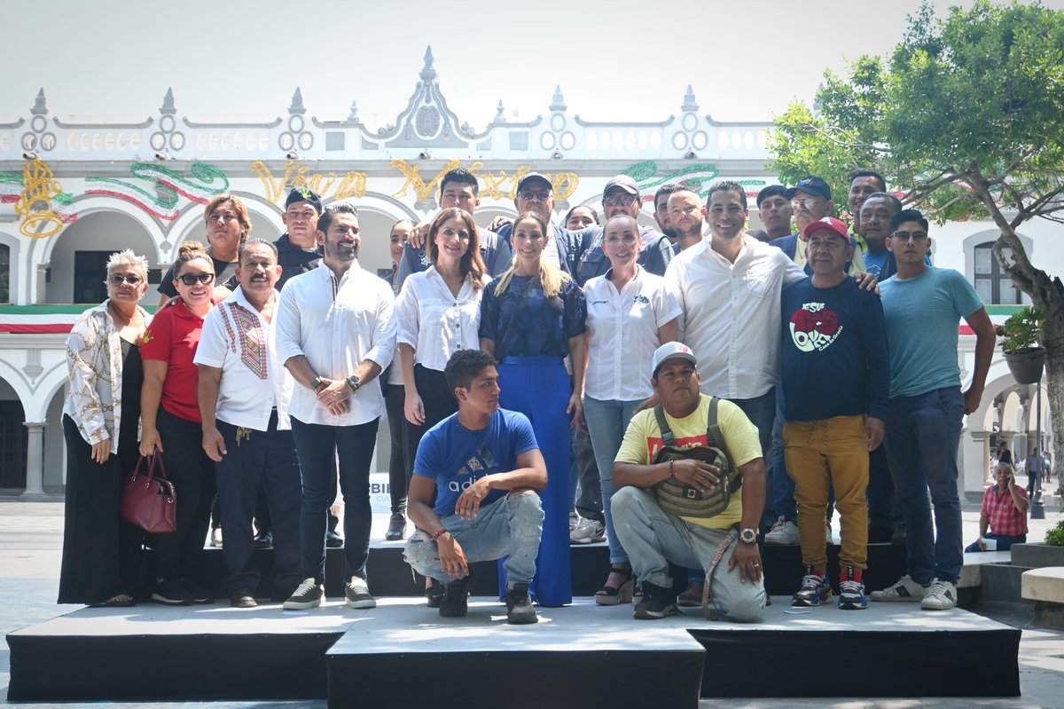 patricialobeira's tweet photo. ¡Nuestro Puerto de Veracruz es el mejor lugar para vivir las fiestas patrias! 

Ya están los adornos y a partir de mañana comenzamos con el Festival de las Carnitas y de la Barbacoa. La noche del grito tendremos a Los Súper Caracoles y a Los Flamers! Consulta aquí la cartelera: https://t.co/pGRjIJ0752