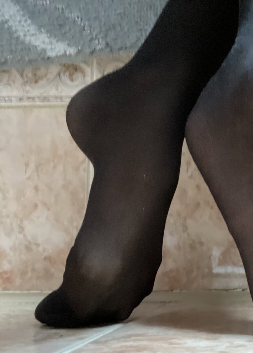 FeetRonnie's tweet photo. Do you like black stockings and big feet? Then you'll love my free feet pics! https://t.co/9rYYMC5DVL https://t.co/DKzD6KmyGP