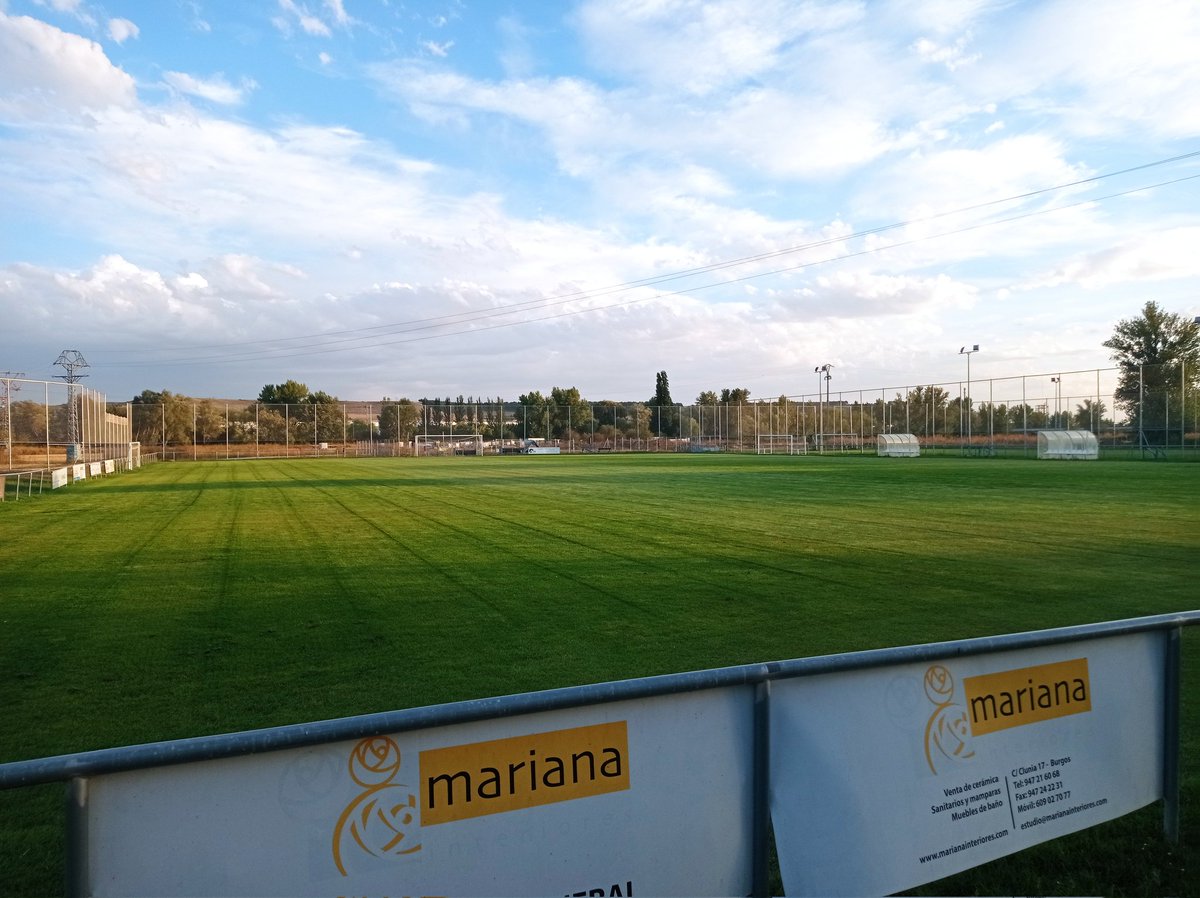 santilaj's tweet photo. Asi luce ya nuestra alfombra verde
Que ganas de volver a pisarla
Vamossss💪💪💪 @CDAlfozQuinta #cadete https://t.co/PZjQuzlEQ1