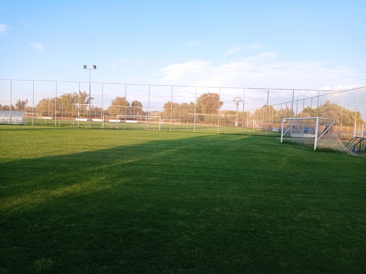 santilaj's tweet photo. Asi luce ya nuestra alfombra verde
Que ganas de volver a pisarla
Vamossss💪💪💪 @CDAlfozQuinta #cadete https://t.co/PZjQuzlEQ1
