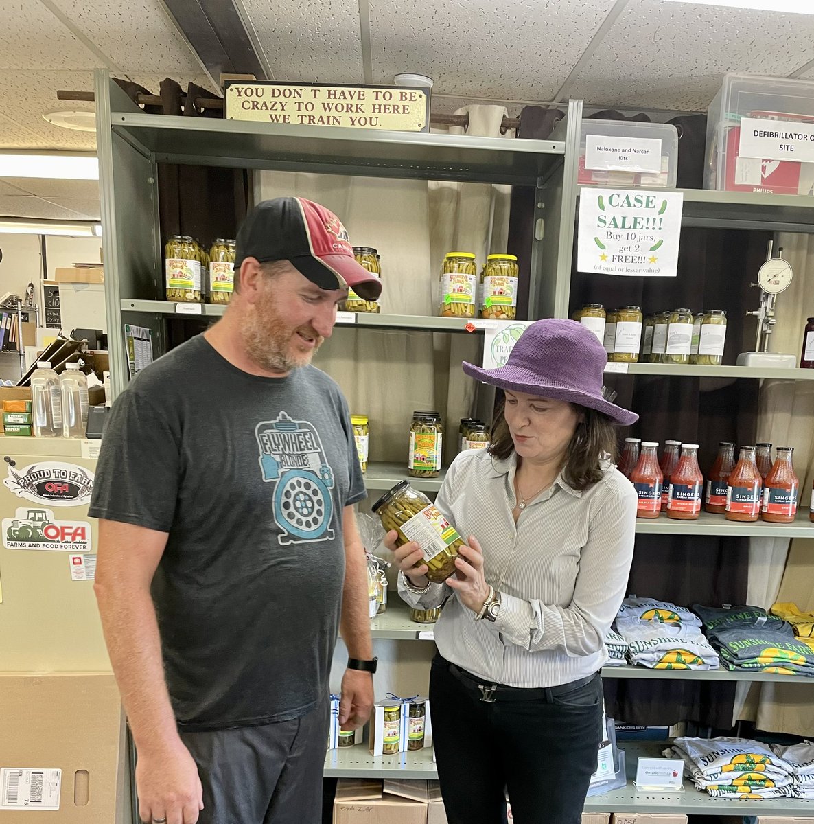 stephaniebowman's tweet image. Great to visit @CountyofLambton, for the area’s beauty &amp;amp; amazing bounty of food grown &amp;amp; produced by farmers like @EmeryHuszka &amp;amp;family businesses like @Sunshine_Farms_. Farmers need our support as they innovate &amp;amp; to #protectfarmland. Thx for the hospitality! #ontag @GrainFarmers