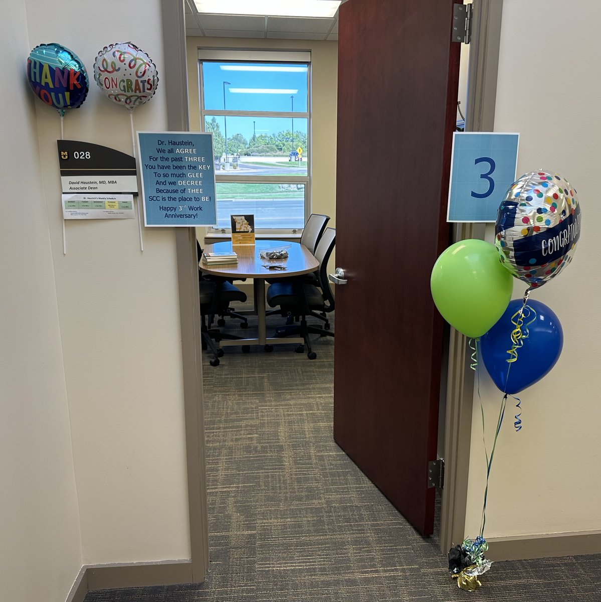 DavidHausteinMD's tweet photo. Honored to work with some of the best faculty, staff and students on the planet. #bestjobever #3yearanniversary @mumedicine @MercySGF @CoxHealth https://t.co/tmr69WkJdW