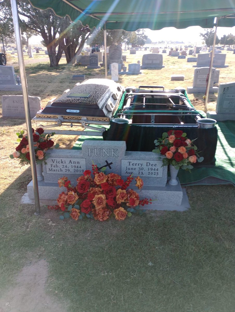 rock_wrestle's tweet photo. Here are a few photos from the beginning of Terry Funk's funeral!

#ripterryfunk #thankyoufunk
#thankyouterry #ecwlegends #hardcorelegends https://t.co/VOzUz81eUA